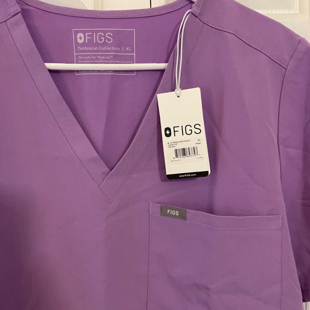 NWT Figs Catarina One-Pocket Scrub Top - Picture 2 of 4